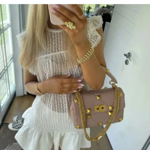 volang blus  - säljer denna fina blus ifrån nelly