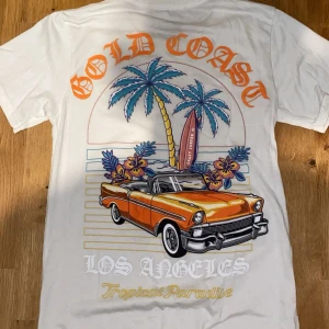 T-Shirt Med tryck ✨ - Säljer min T-shirt som jag köpte under semester, anväde aldrig så tog beslutet att försöka sälja den.