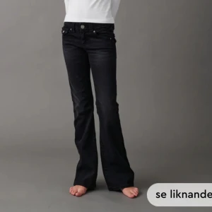 bootcut jeans - jätte fina lågmidjade jeans från gina tricot young som jag hjälper en vän sälja, storlek 170, för referens 165cm lång. aldrig använda, nytt skick!! passar folk med storlek S/XS