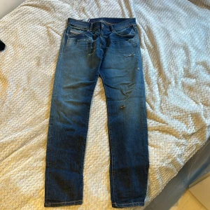 Diesel - Feta jeans från diesel  34/34