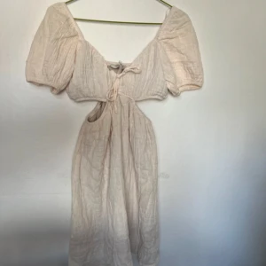 Chiquelle klänning - Gullig klänning från Chiquelle! Aldrig använd strl S