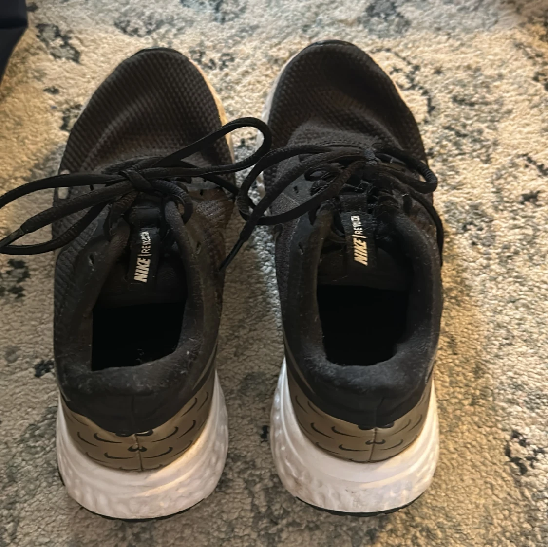 Svarta Nike Revolution sneakers - 91