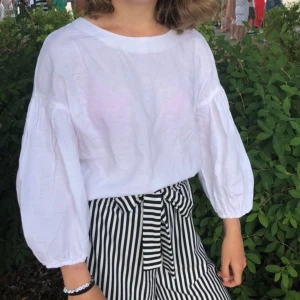 Vit Linne-blus från bondelid - Linneblus i Nyskick 