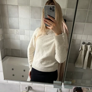 Beige stickad tröja - Stickad tröja från Vero Moda, storlek Xs🙌🏼💕
