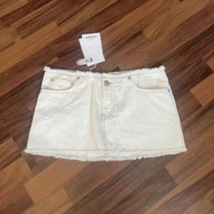 Vit jeanskjol - Aldrig använt Storlek S