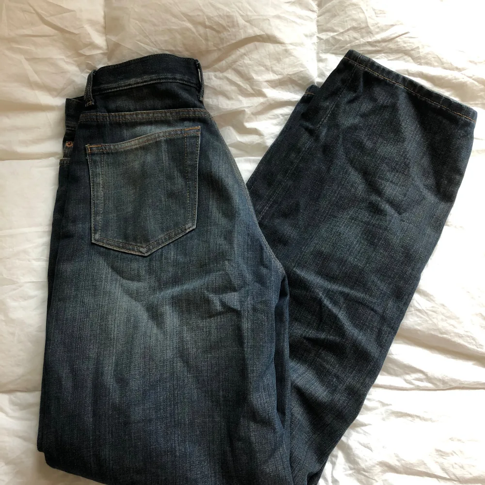 Rail mid loose jeans från weekday!  W 26 L32 Om du indata något eller är intresserad skriv! 🫶🏻. Jeans & Byxor.