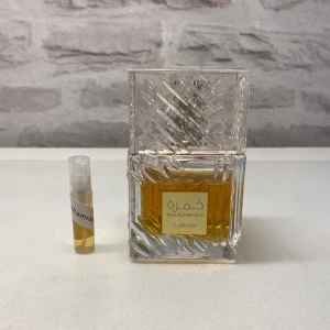 Lattafa Khamrah - Säljer samples av den populära Lattafa Khamrah!  Priser:  1 ml: 12 kr 2 ml: 20 kr 5 ml: 45 kr Har över 100 nöjda kunder på min hemsida, colognelover.com Hör av er!