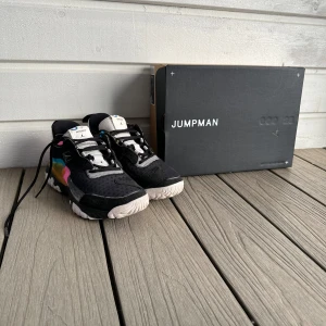 Jordan delta 2 sp - Jag säljer mina Jordans som inte kommit till någon användning. Dem är använda 5-10 gånger. Det är äkta köpta från Nike’s egen hemsida. Köpes för 1500 kr 2022. Kontakta om ni är intreserande.