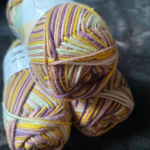 GARN  - Säljer dessa garnen ifrån märket cotton king.😊 Alla 3 för 20, men kan även sälja det styckpris för 7kr
