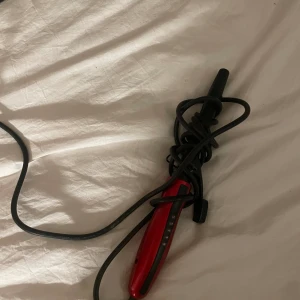 Locktång  - Locktång med klämma. Säljes då den inte kommer till användning 