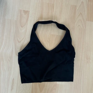Topp H&M - Fin fin ribbad halterneck topp från H&M❤️🌸