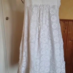 Studentklänning - Supersöt vit klänning som är perfekt för studenten