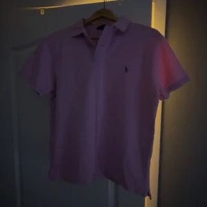 Ralph lauren piké  - Sjukt snygg Ralph lauren piké utan flaws till ett sjukt pris🌟,Om ni har några funderingar är de bara att höra av sig MVh