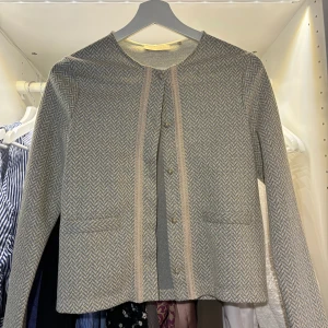 Kofta från Rich&Royal - Storlek XS. Nypris 899kr säljer för 200kr + frakt! 