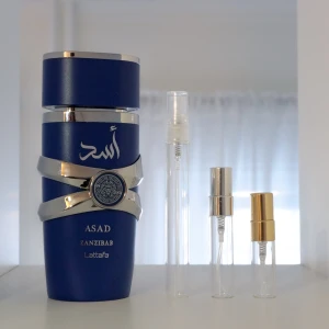 Splittar Lattafa Asad Zanzibar - Splitt på Nyheten Lattafa Asad Zanzibar🧂🌊  3/5/10ML Glasdekanter   3ML Metallsprej=55kr 5ML Metallsprej=65kr 10ML=90kr Det är inklusive bubbelplast, tom 3ML glasdekant, tejp/band för att förhindra läckage och inpackade med kärlek🤗🙌🏻