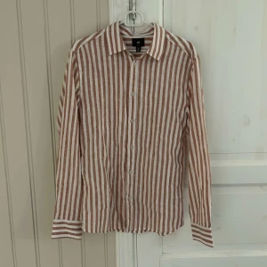 Randig skjorta från hm - Superfin skjorta använd några gånger