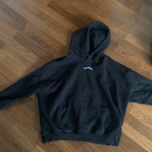 Svart hoodie cava company M/L - Bra skick lite använd M/L Baggy 