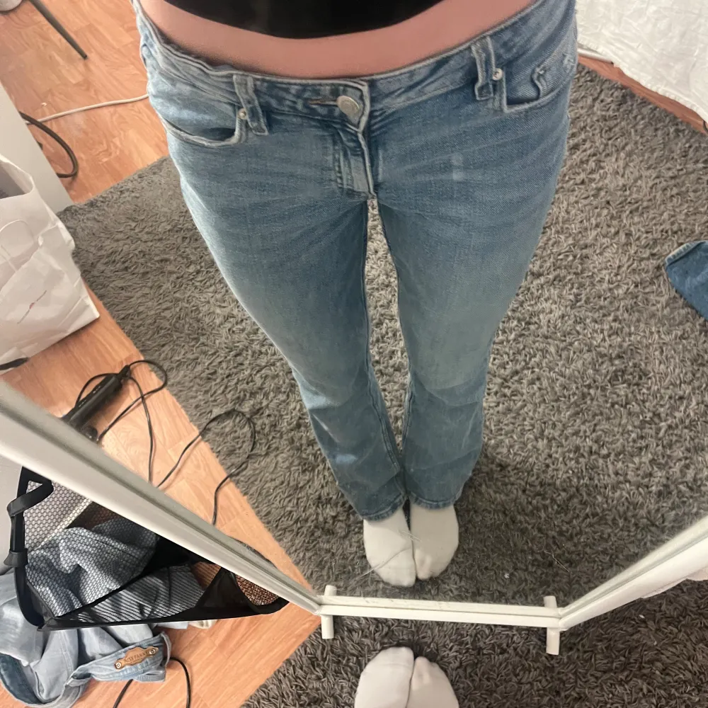 Superfina jeans i storlek 164 men passar mig som brukar ha xs/34 ❤️❤️ från gina Young . Jeans & Byxor.