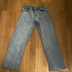 Säljer att par Levis jeans 9/10 skick använda Några få gånger skriv om ni är intresserade eller om vill ha fler frågor 