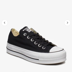 Chuck Taylor all star platform converse  - Superfina converseskor köpta för 1000kr förra sommaren. Sparsamt använda i fint skick ❤️ 
