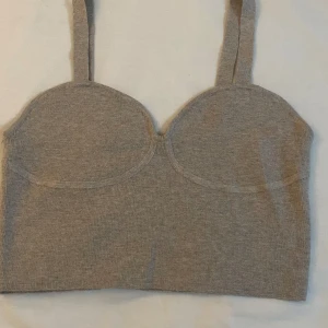 Vintage topp  - En jätte snygg stickad topp från H&M använt 2 gånger,storlek L 