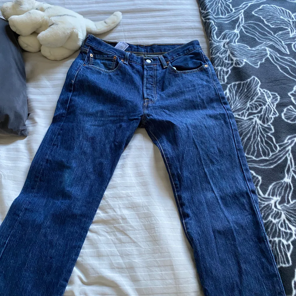 Levis jeans modell 501’ W32 L30  Knappt använda, syns på bild. Snygga och tidslösa. . Jeans & Byxor.