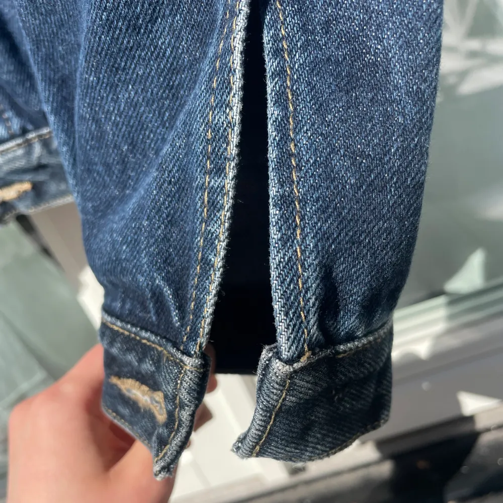 Ascool oversized mörkblå Diesel-jeansjacka inhandlad second-hand i New York för drygt 1 år sedan. Jättebra skick, enda är att knappen längst ner på ena ärmen saknas (inget som märks). Sitter som en M/38.. Jackor.