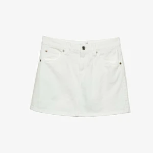 supersnygg Jeanskjol  - Jättesnygg jeanskjol från stradivarius. Helt oanvänd och prislappen sitter kvar. Säljer den då jag inte tycker den sitter så snygga på mig!Strolek 40/M men skulle säga att den sitter som en S🥰