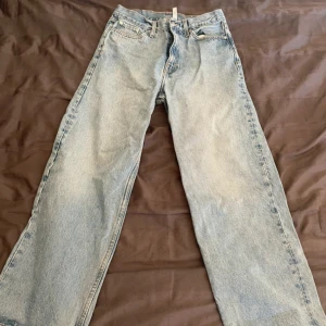 Jeans - Köpta på Weekday och använda i ca 1 år, storlek W27L30   Skriv för fler frågor och funderingar :)