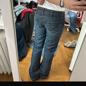 Lågmidjade Jeans  - Fina 100kr plus frakt 60
