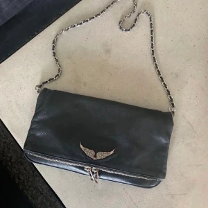 Zadig väska - Säljer min Zadig & Voltaire väska som jag köpte i somras