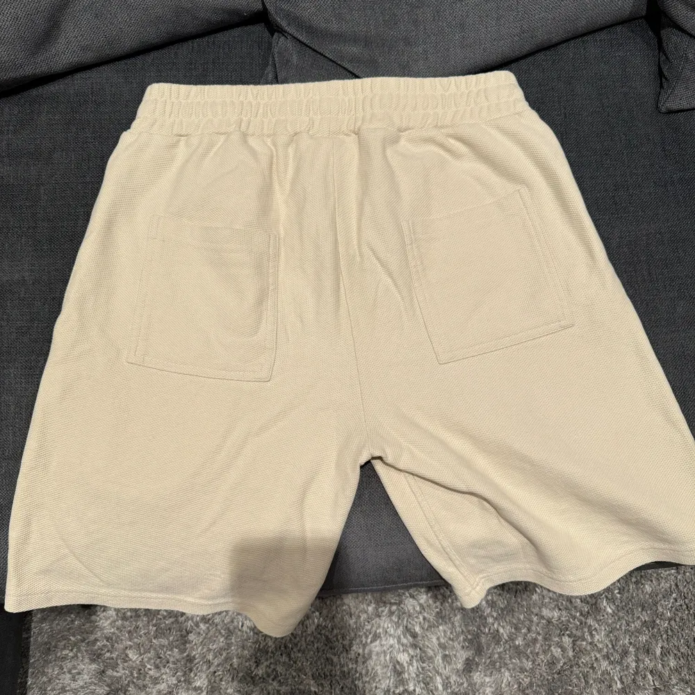 Tjena! Säljer nu ett par riktigt skön och snygga Axel Arigato shorts! Storleken på shortsen är S och skicket är mycket bra! Hör av er vid fler bilder eller frågor!. Shorts.