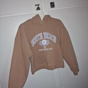 Hoodie - Söt hoodie, saknar snören annars inga defekter