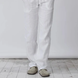 Linnebyxor  - Säljer dessa linnebyxor för jag tycker dom är lite för små, knappt andvända och är i nyskick  Kom privat för fler bilder! Nypris 799