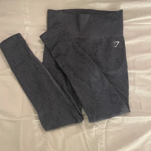 Gymshark tights  - Mörkblå gymshark tights, använda en gång och i superfint skick🪩🥳
