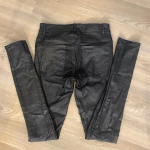 Skinnbyxa  - Snygga skinnbrallor faux från Veromoda 