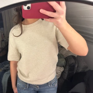 Stickad t-shirt - Stickad t-shirt från Hm, stl:S. 