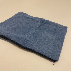 Datafodral  - Datafodral för 13.3 tums dator 🩵 Finns möjlighet för design med nitar eller stjärnor (finns exempel på design på andra datafodral)