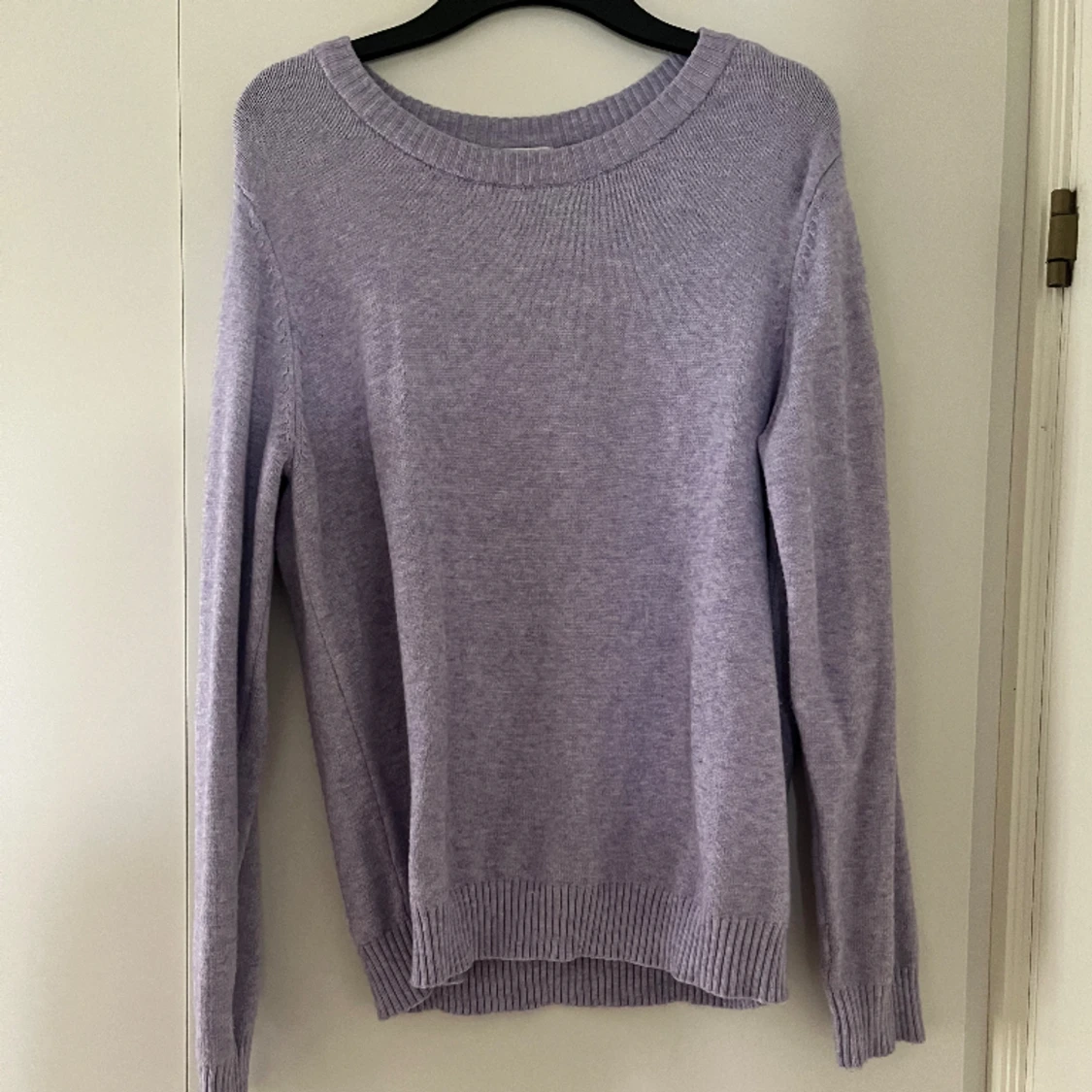Ljus lila stickad tröja