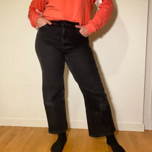 Carin Wester Wide Leg Jeans Svart - Svarta wide legs från Carin Wester  Normal midja Stretch