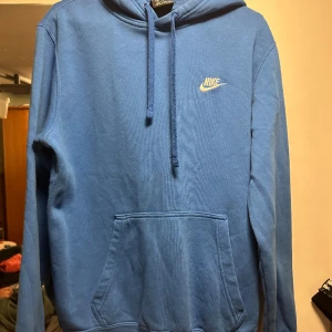 Nike hoodie - Säljer denna nike hoodie i storlek M hör av dig vid frågor 