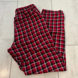 utiga mjukisbyxor/pyjamasbyxor - utiga mjukisbyxor/pyjamasbyxor från HM. Unisex i storlek S. 139kr