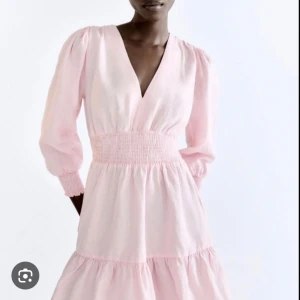 Rosa zara klänning - Säljer denna rosa zara klänning❤️i fint skick, superfin nu till sommaren!!!