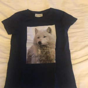 Marinblå tröja med foto - Använd få gånger och förliten 