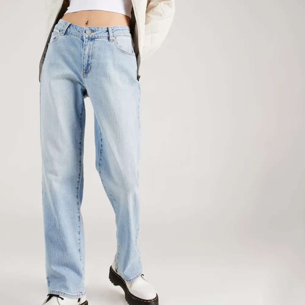 Jeans från Abrand i modellen 94’ High straight, en rakare modell. Storlek W29. Ordinarie pris 1199kr . Jeans & Byxor.