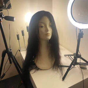 Äkta human hair peruk - Säljer denna peruk med äkta hår som går att platta/färga/tvätta  26inch