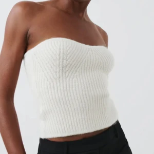 Gina Tube top - Fin topp i bra skick, den är randig så första bilden är bara för att visa hur formen är, andra bilden är färgen på den 