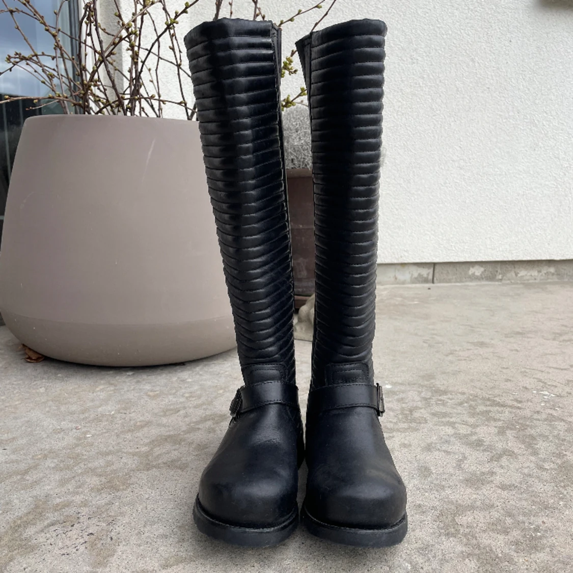 Boots  - 90