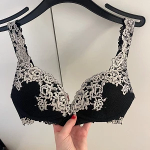 intimissimi bh - Hej! Säljer min helt nya intimissimi bh, använt den ca 3 gånger men den passar mig inte alls i formen. Modell :Superpushup-behå Gioia Pretty Flowers Storlek: 75C