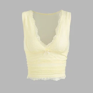 Gul topp - Supersöt gul topp, endast testad 💛den är genomskinlig på baksidan!!